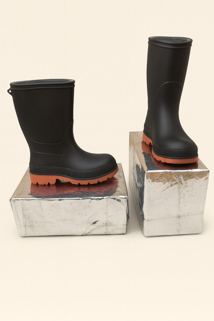 Black boot S8 - Image 1